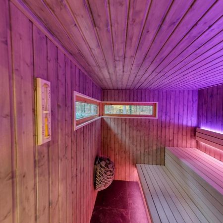 Lodge In Een Bosrijke Omgeving Met Hottub & Sauna Opt Rheezerveen Bagian luar foto