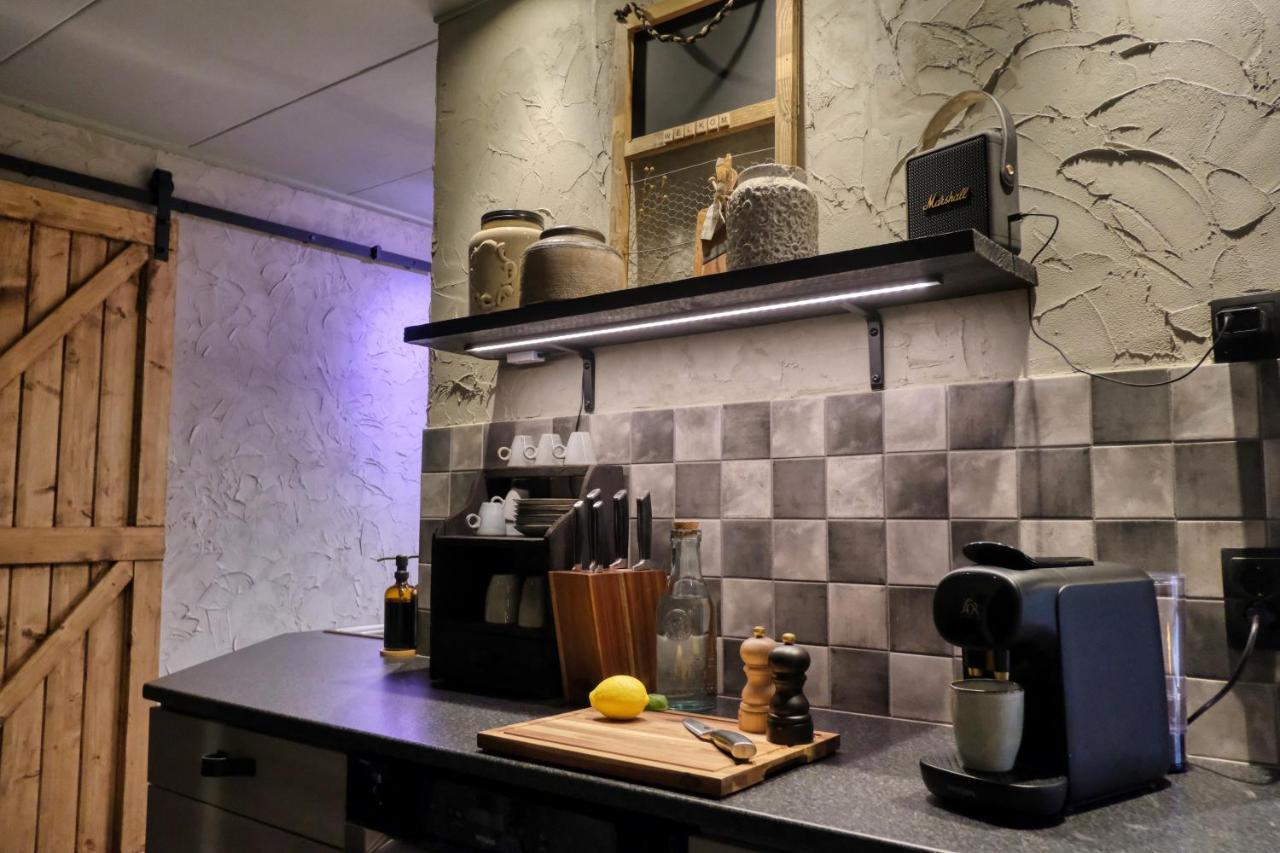 Lodge In Een Bosrijke Omgeving Met Hottub & Sauna Opt Rheezerveen Bagian luar foto