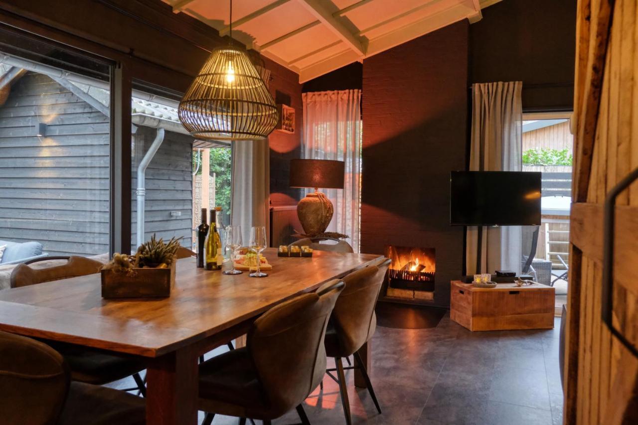 Lodge In Een Bosrijke Omgeving Met Hottub & Sauna Opt Rheezerveen Bagian luar foto