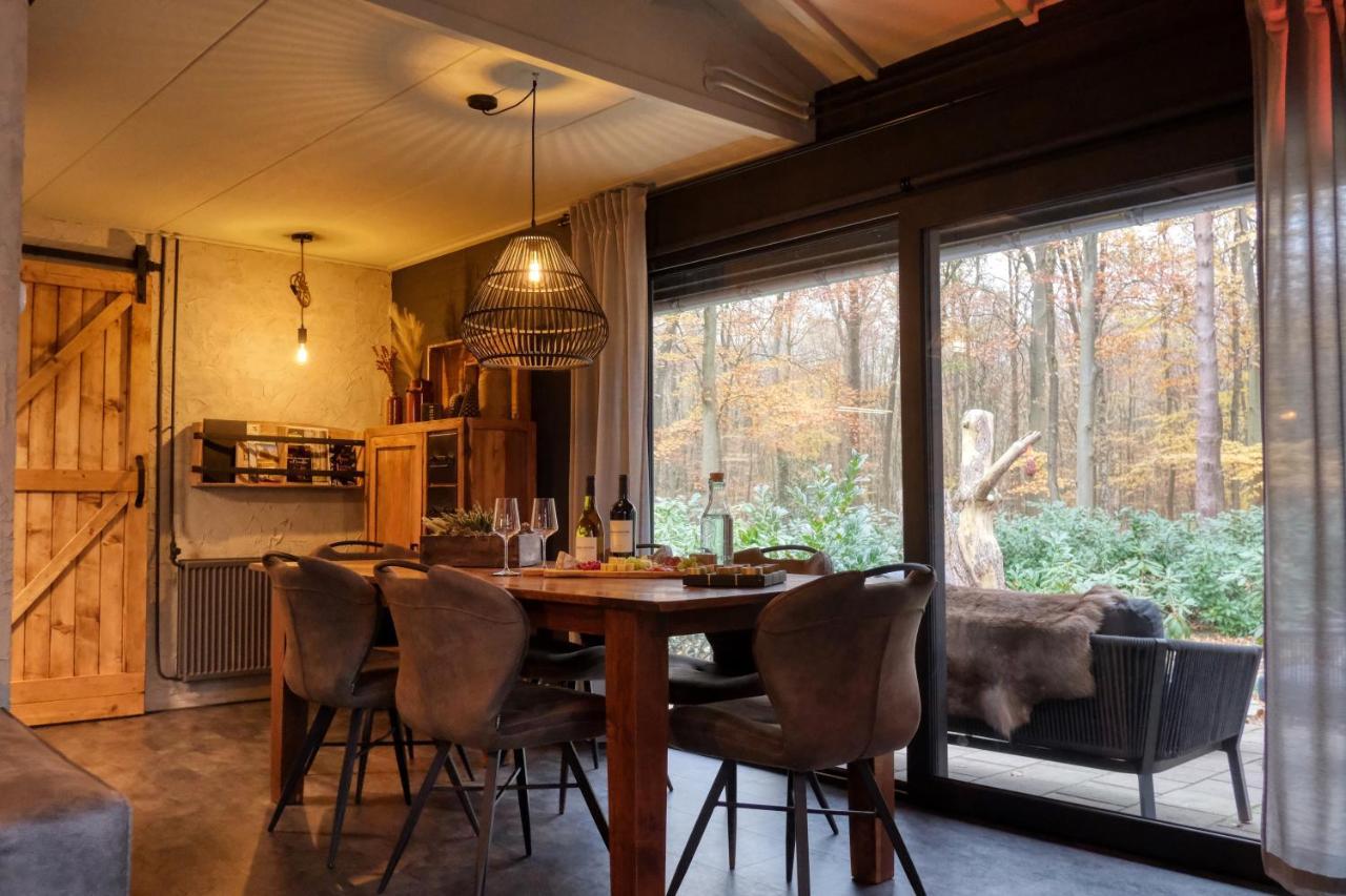 Lodge In Een Bosrijke Omgeving Met Hottub & Sauna Opt Rheezerveen Bagian luar foto