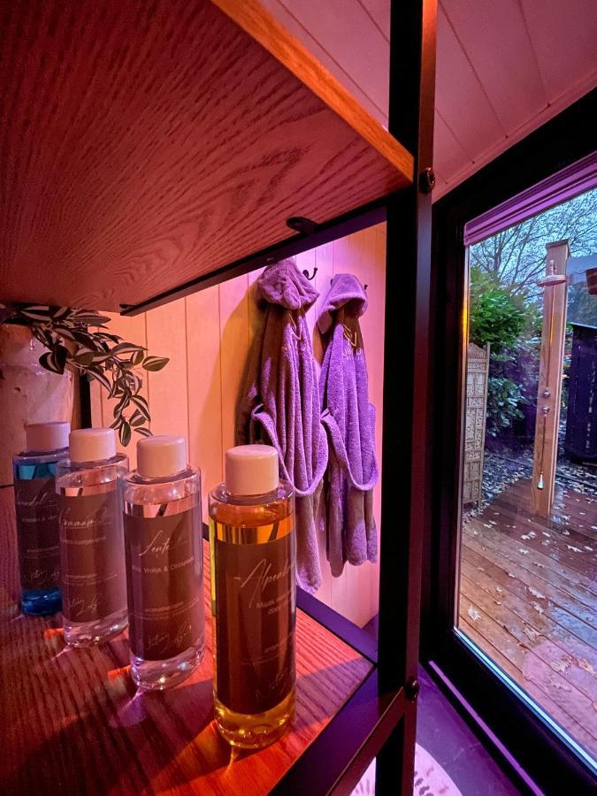 Lodge In Een Bosrijke Omgeving Met Hottub & Sauna Opt Rheezerveen Bagian luar foto