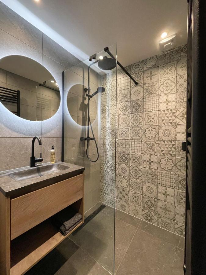 Lodge In Een Bosrijke Omgeving Met Hottub & Sauna Opt Rheezerveen Bagian luar foto