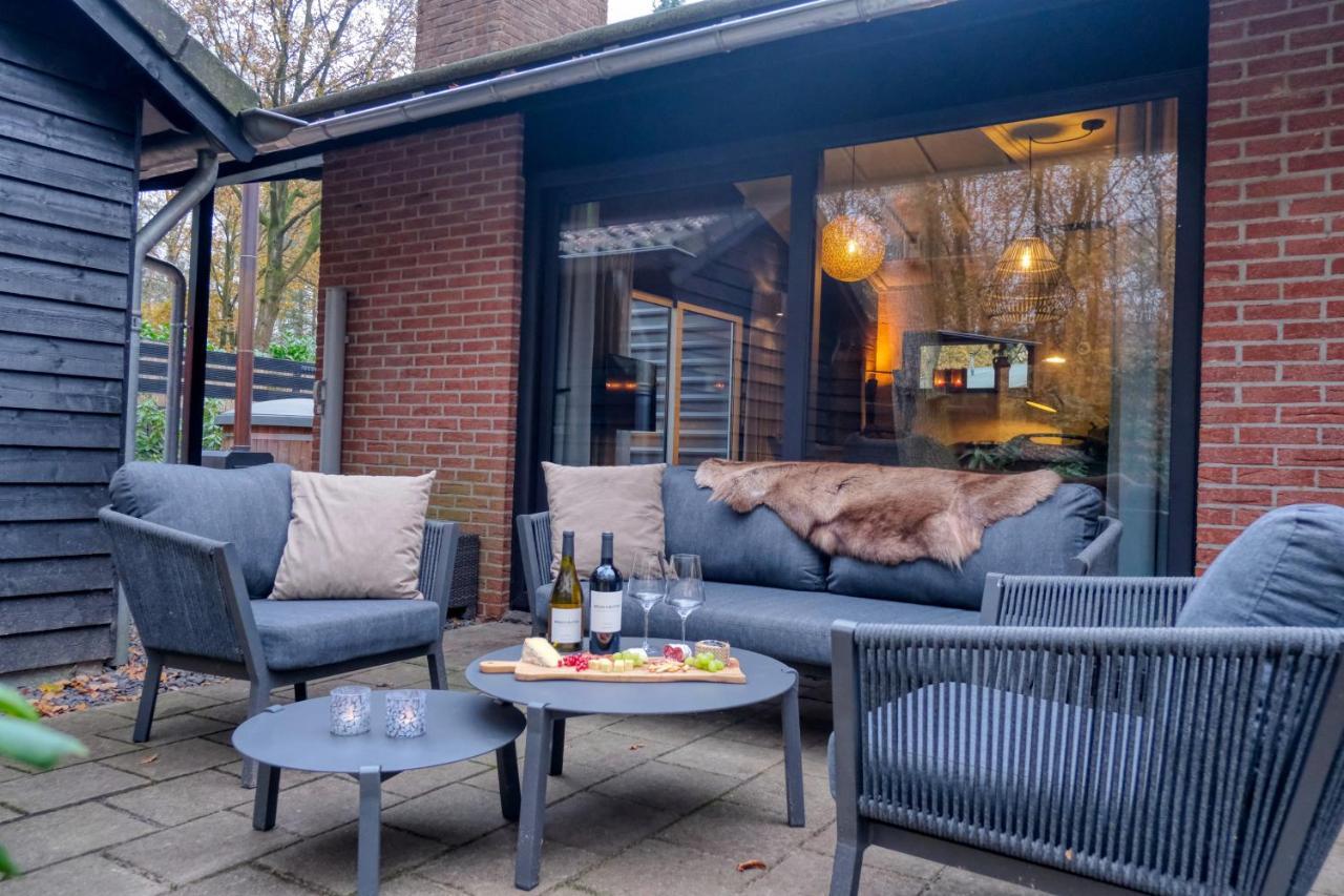 Lodge In Een Bosrijke Omgeving Met Hottub & Sauna Opt Rheezerveen Bagian luar foto