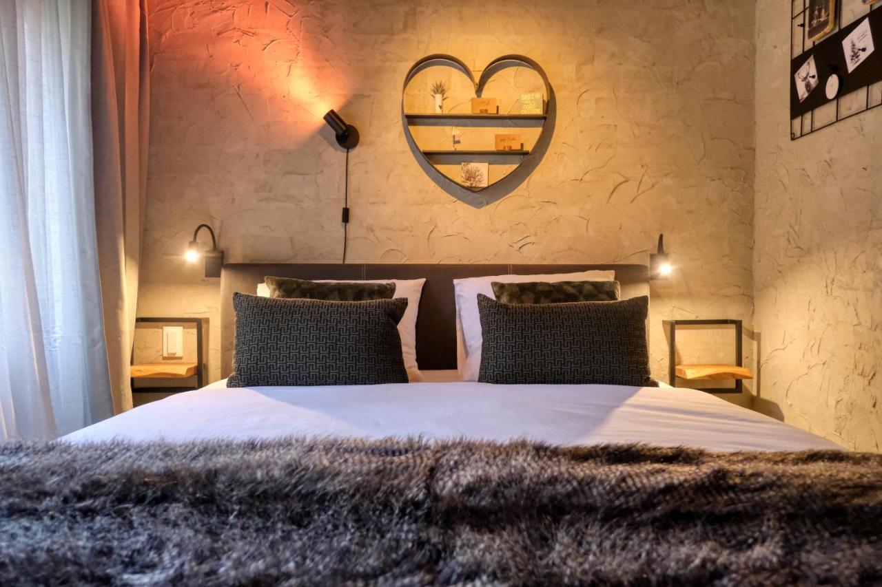 Lodge In Een Bosrijke Omgeving Met Hottub & Sauna Opt Rheezerveen Bagian luar foto
