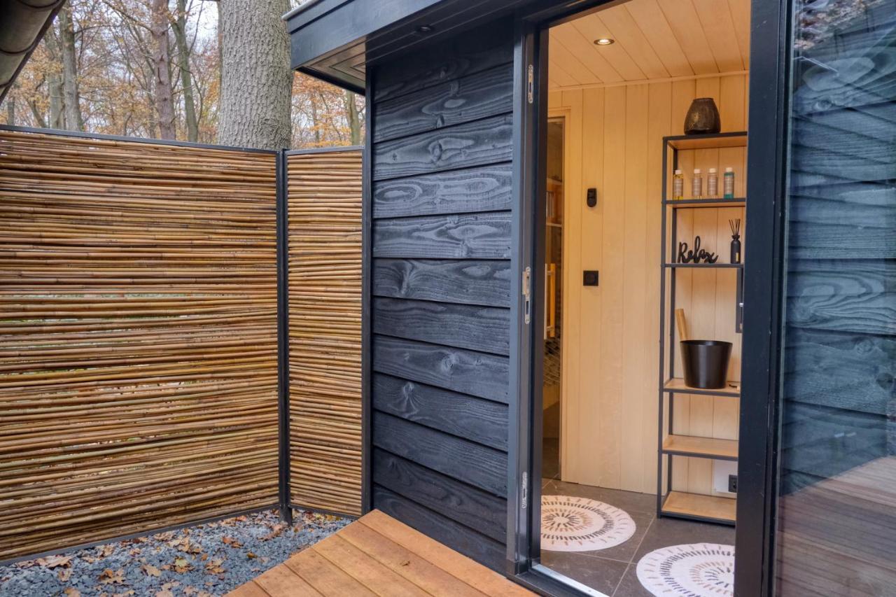 Lodge In Een Bosrijke Omgeving Met Hottub & Sauna Opt Rheezerveen Bagian luar foto