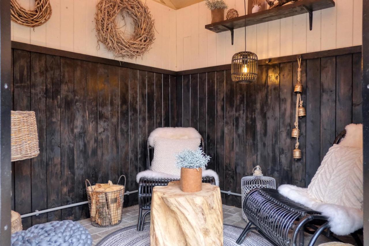Lodge In Een Bosrijke Omgeving Met Hottub & Sauna Opt Rheezerveen Bagian luar foto