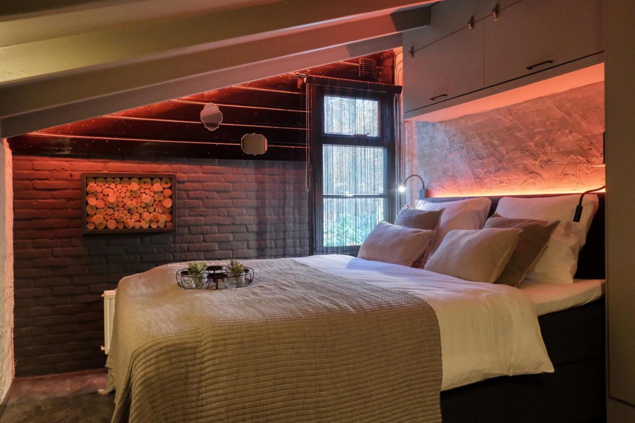 Lodge In Een Bosrijke Omgeving Met Hottub & Sauna Opt Rheezerveen Bagian luar foto